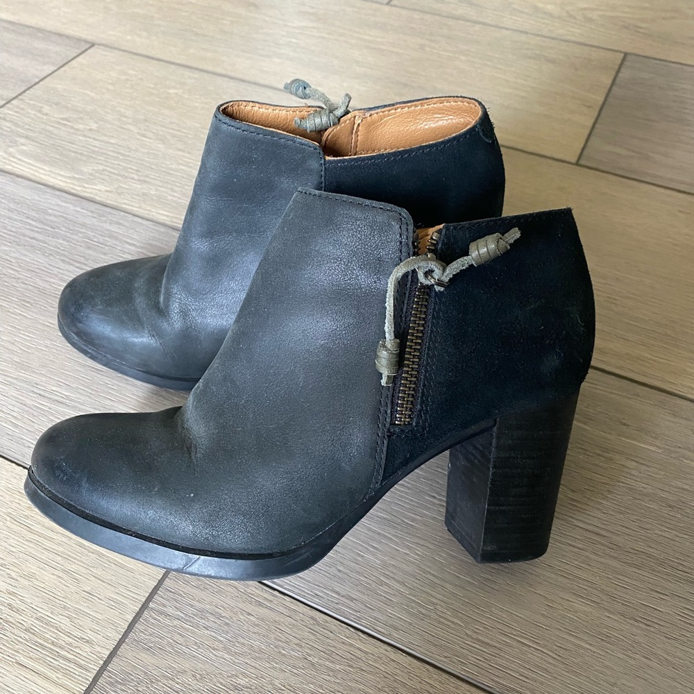 Sperry Black Leather Ankle Booties